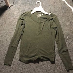 Green long sleeve t shirt
